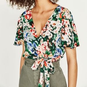 NWT ZARA SIDE TIE FLORAL TOP WRINKLE FREE